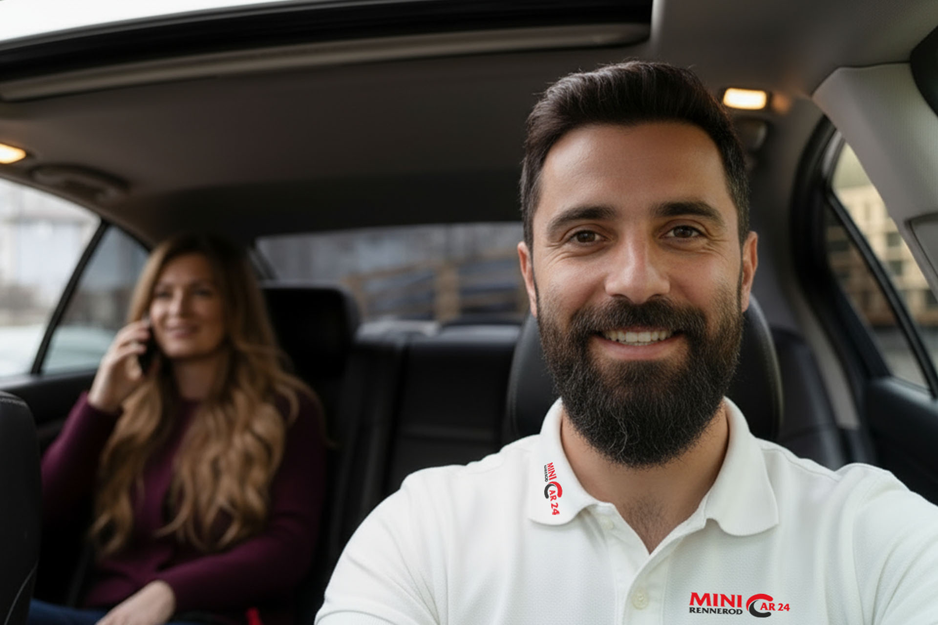 Taxifahrer vor seinem Auto